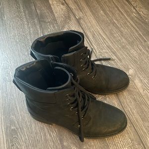 Clark’s black combat boots used great condition